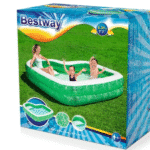 אריזת מוצר של Bestway לבריכה משפחתית מתנפחת ירוקה עם הדמיית שימוש של משפחה | 3in100