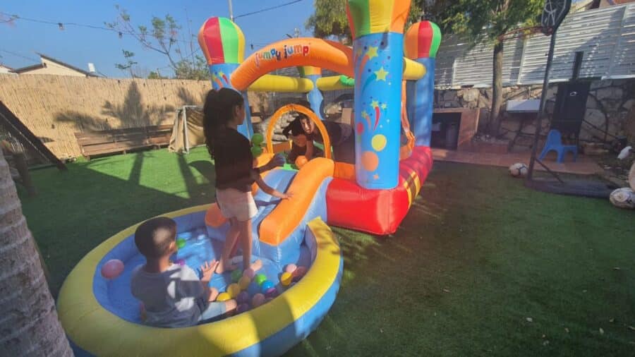 ⁦מקפצת כדורים מתנפחת בגודל בינוני D3620⁩ – תמונה ⁦3⁩